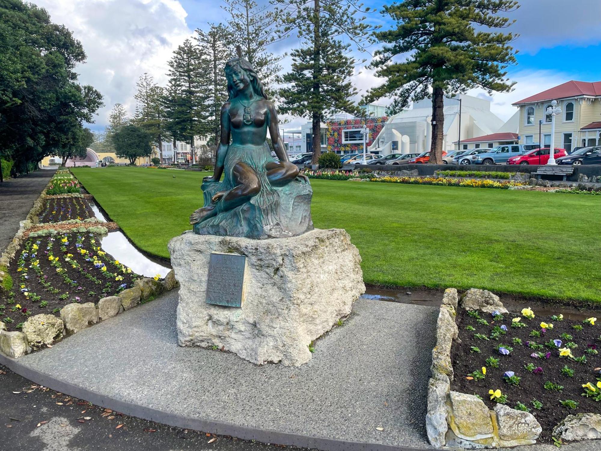 Swiss-Belhotel Napier Exterior photo The sculpture in 2019